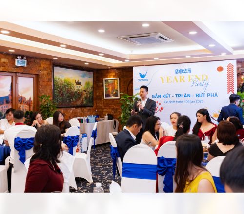 Ban lãnh đạo phát biểu tại Year End Party Victory Pharma 2025