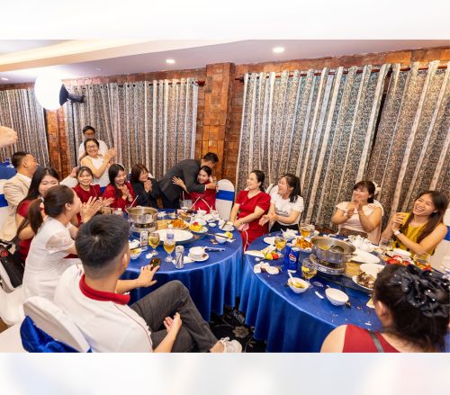 Khoảnh khắc tri ân tại Year End Party Victory Pharma 2025